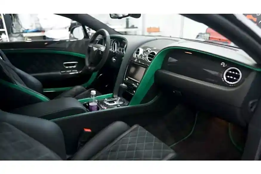Покраска торпеды автомобиля в детейлинг центре SA CarLounge в Москве